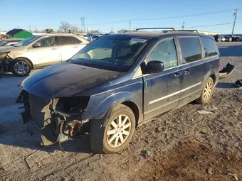 2015 Chrysler Town & Country 2C4RC1BG1FR717679