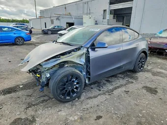 2023 Tesla Model Y 7SAYGAEE2PF694780