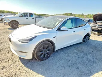 2024 Tesla Model Y 7SAYGDEE2RF160635
