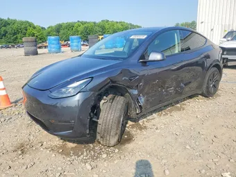 2024 Tesla Model Y 7SAYGAEE0RF111805
