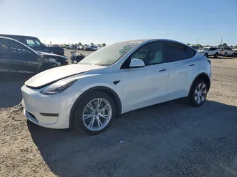 2023 Tesla Model Y 7SAYGDEE8PF701250