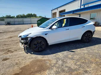 2024 Tesla Model Y 7SAYGDEE9RF169588