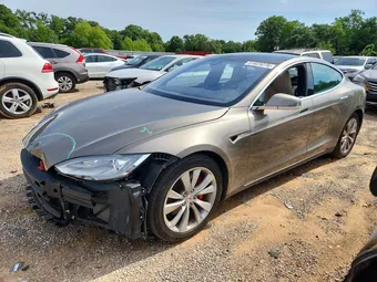 2015 Tesla Model S 5YJSA1H47FF089823