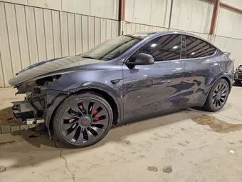 2024 Tesla Model Y 7SAYGDEF2RA326237