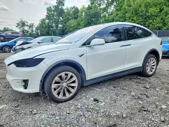 2018 Tesla Model X 5YJXCBE24JF116803
