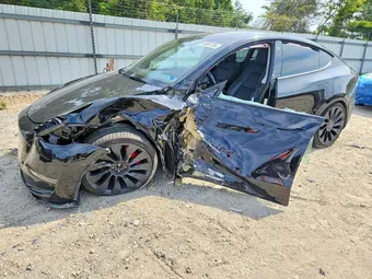 2022 Tesla Model Y 7SAYGDEF6NF562161