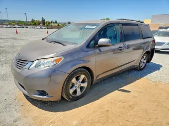 2017 Toyota Sienna 5TDKZ3DC1HS794715