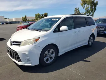 2019 Toyota Sienna 5TDKZ3DC2KS013286