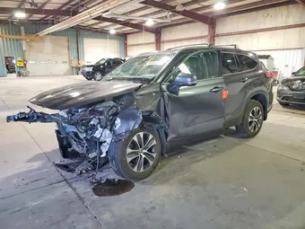 2021 Toyota Highlander 5TDHZRBH2MS065189