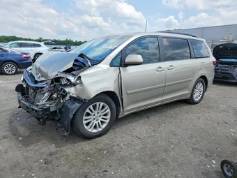 2017 Toyota Sienna 5TDYZ3DC3HS858313
