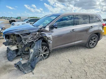2019 Toyota Highlander 5TDZARFH1KS043185