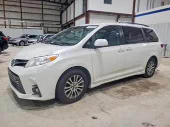 2018 Toyota Sienna 5TDYZ3DC4JS946678