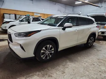 2021 Toyota Highlander 5TDHZRBH2MS134785