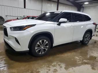 2022 Toyota Highlander 5TDGZRBH1NS578849