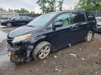 2019 Toyota Sienna 5TDKZ3DC7KS990519