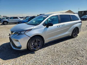 2024 Toyota Sienna Hybrid 5TDDSKFC3RS146332