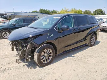 2022 Toyota Sienna 5TDKRKECXNS102052