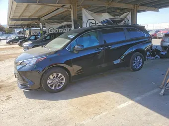 2026 Toyota Sienna 5TDYRKEC8TS324953