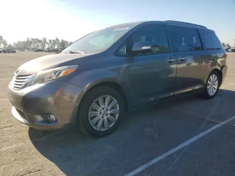 2015 Toyota Sienna 5TDYK3DC5FS682396