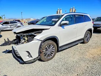 2019 Toyota Highlander 5TDKZRFH3KS565021