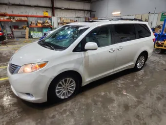 2017 Toyota Sienna 5TDYZ3DC0HS893584