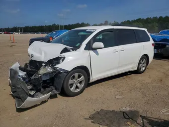 2017 Toyota Sienna 5TDKZ3DC1HS799543
