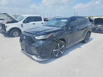 2021 Toyota Highlander 5TDLZRAH3MS050521