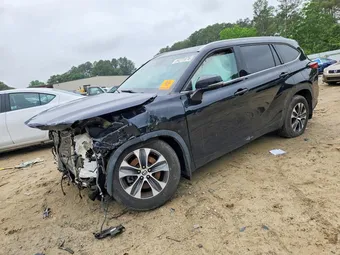 2022 Toyota Highlander 5TDGZRBH1NS585283