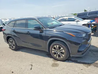 2022 Toyota Highlander 5TDGZRAH0NS138011