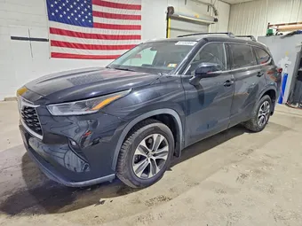 2021 Toyota Highlander 5TDGZRBH3MS556673