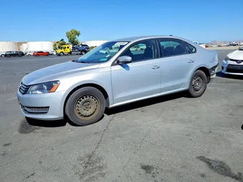2015 Volkswagen Passat 1VWAT7A36FC099666