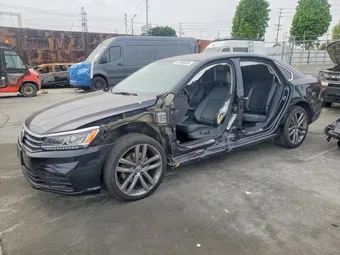2017 Volkswagen Passat 1VWDT7A32HC056121