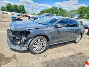2015 Volkswagen Passat 1VWBT7A34FC072681