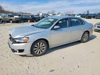 2015 Volkswagen Passat 1VWAT7A36FC031447