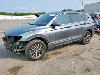 2018 Volkswagen Tiguan 3VV2B7AX8JM216525