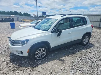 2016 Volkswagen Tiguan WVGAV7AXXGW604880