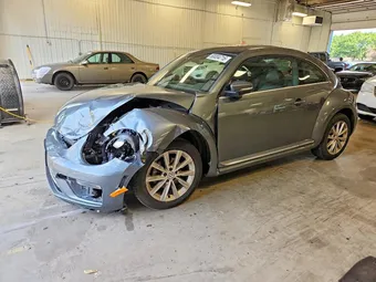 2018 Volkswagen Beetle 3VWJD7AT8JM712892