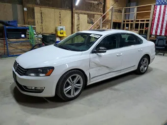 2015 Volkswagen Passat 1VWBS7A35FC042124