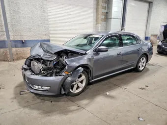 2015 Volkswagen Passat 1VWAT7A35FC122998