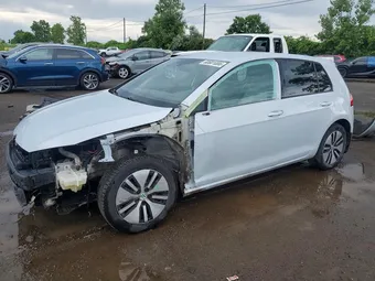 2018 Volkswagen e-Golf WVWPR7AU4JW908111