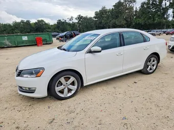 2015 Volkswagen Passat 1VWAS7A36FC089724