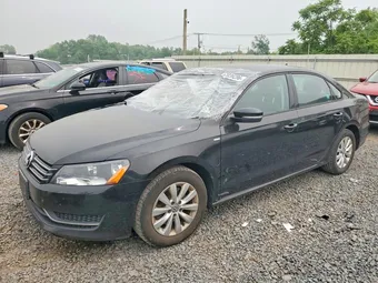 2015 Volkswagen Passat 1VWAT7A37FC055353