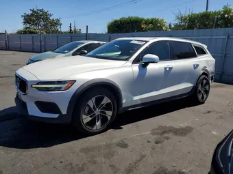 2020 Volvo V60 YV4102WK4L1043972