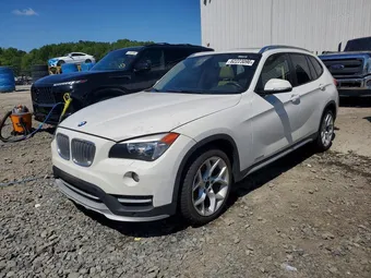 2015 BMW X1 WBAVL1C51FVY34166