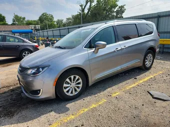 2019 Chrysler Pacifica 2C4RC1BG0KR665682