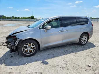 2018 Chrysler Pacifica 2C4RC1FG1JR277692