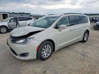 2017 Chrysler Pacifica 2C4RC1BGXHR613792