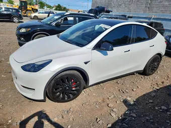 2022 Tesla Model Y 7SAYGDEF4NF510978