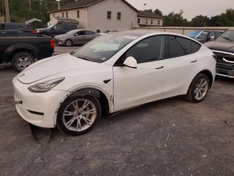 2023 Tesla Model Y 7SAYGDEE2PA136880