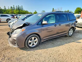 2018 Toyota Sienna 5TDKZ3DC5JS926381